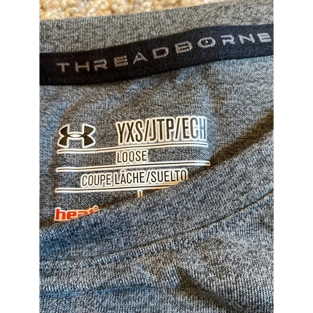 Under Armour Boys XS dark gray shirt​​ - Picture 2 of 3